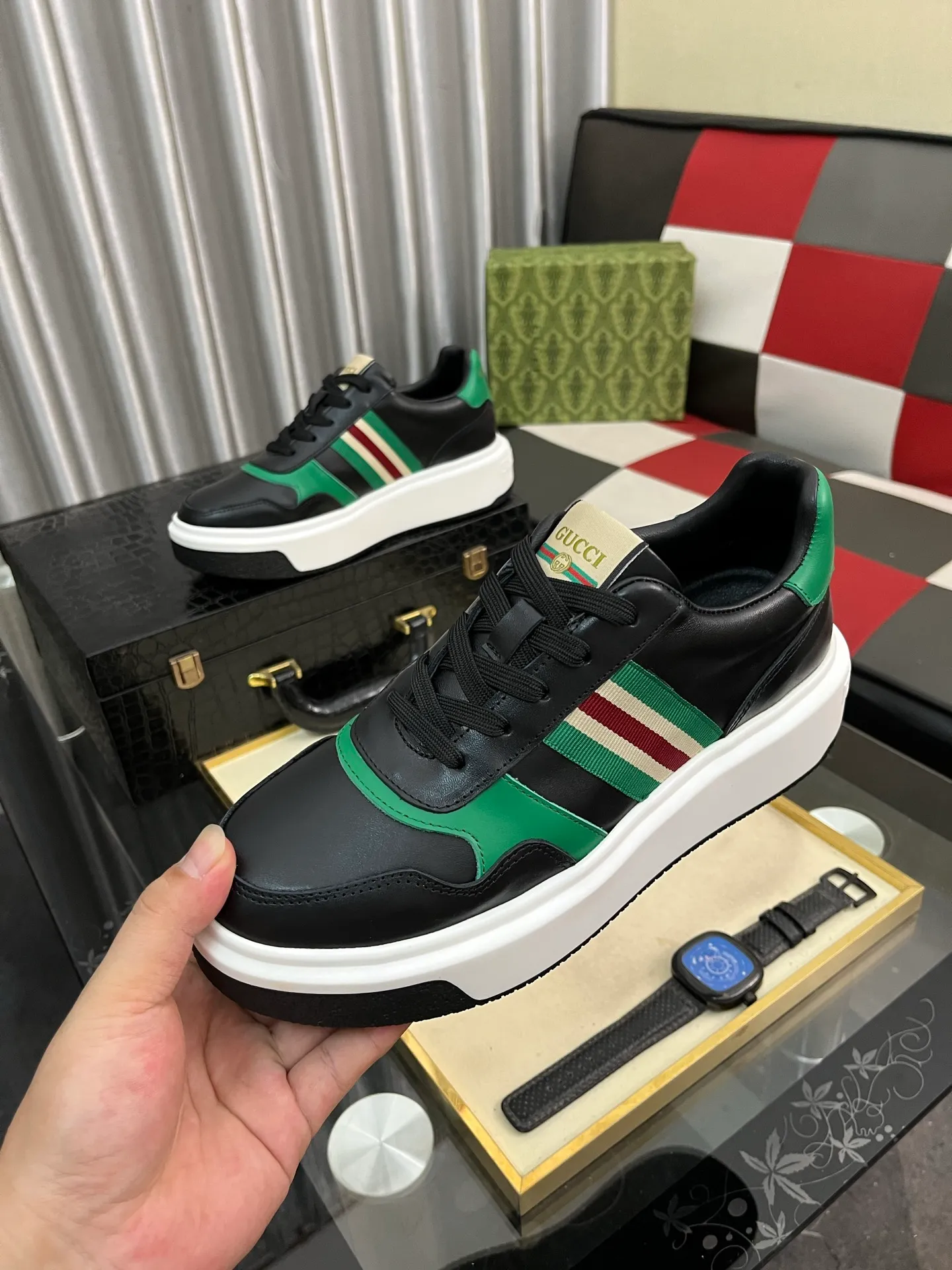 Men's Men's Shoes 💰458⌚️⌚️ [Gucci·Gucci] Original quality. ~ Unique modern style sneakers. 🏃A must-have casual shoe for trendy men😍😍 Original brand imported from Italy, imported original leather, sheep lining (refuses to discolor and grind feet) Sole: Original sole provided by the original factory, French lazy style design ⚠️Fit to the feet, original quality, super comfortable original sole. Just like shooting the real thing 🎬The real thing is better Code number: 38-443️⃣Colors available